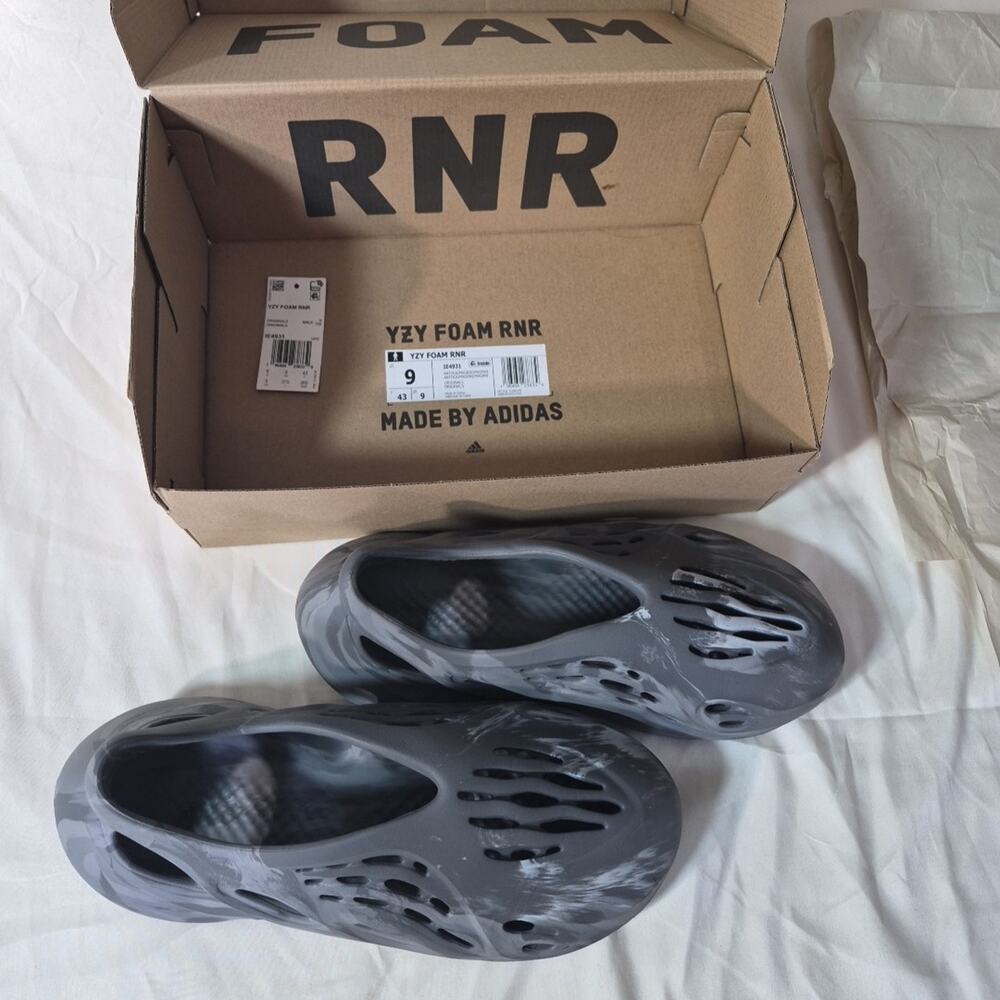 Size 9 - Adidas Yeezy Foam RNNR MX Granite Gently Used Ships From The USA